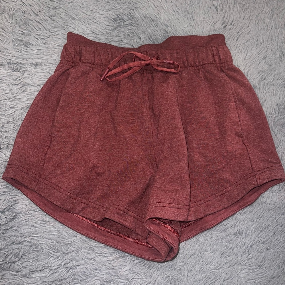 Lululemon inner glow shorts